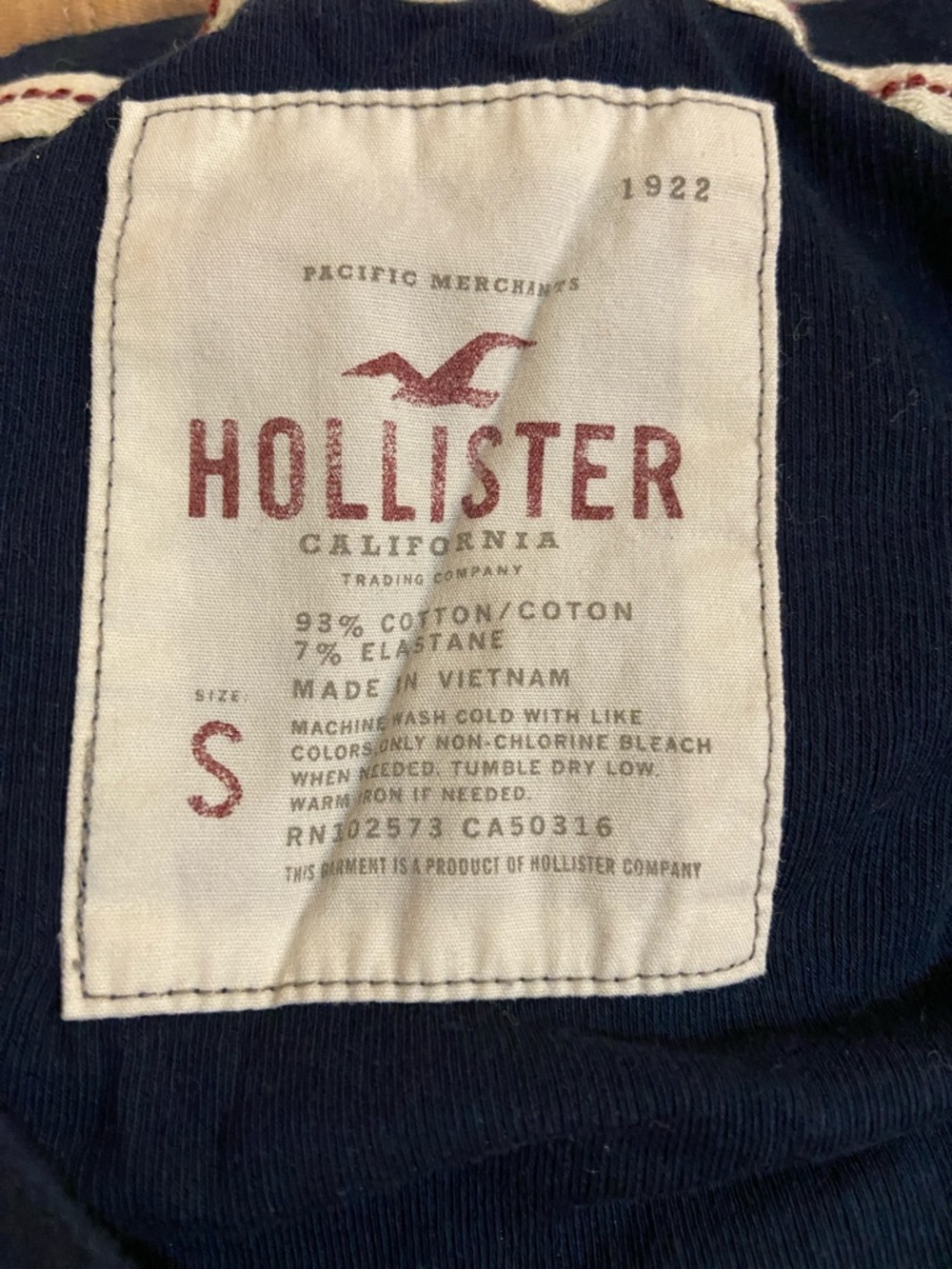 Hollister Classic Navy Crewneck Pullover - Picture 9 of 9